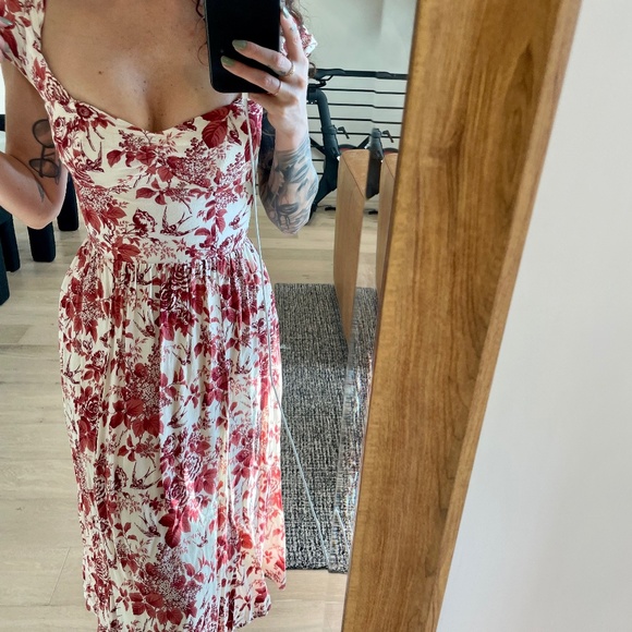 Reformation Dresses & Skirts - Reformation floral dress